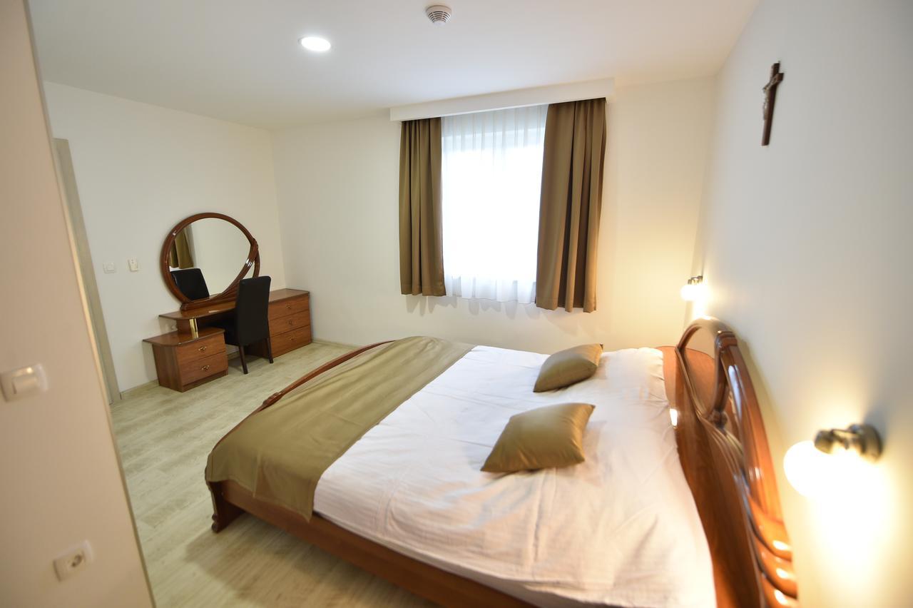 Hotel Notre-Dame เมจูโกเรีย ภายนอก รูปภาพ